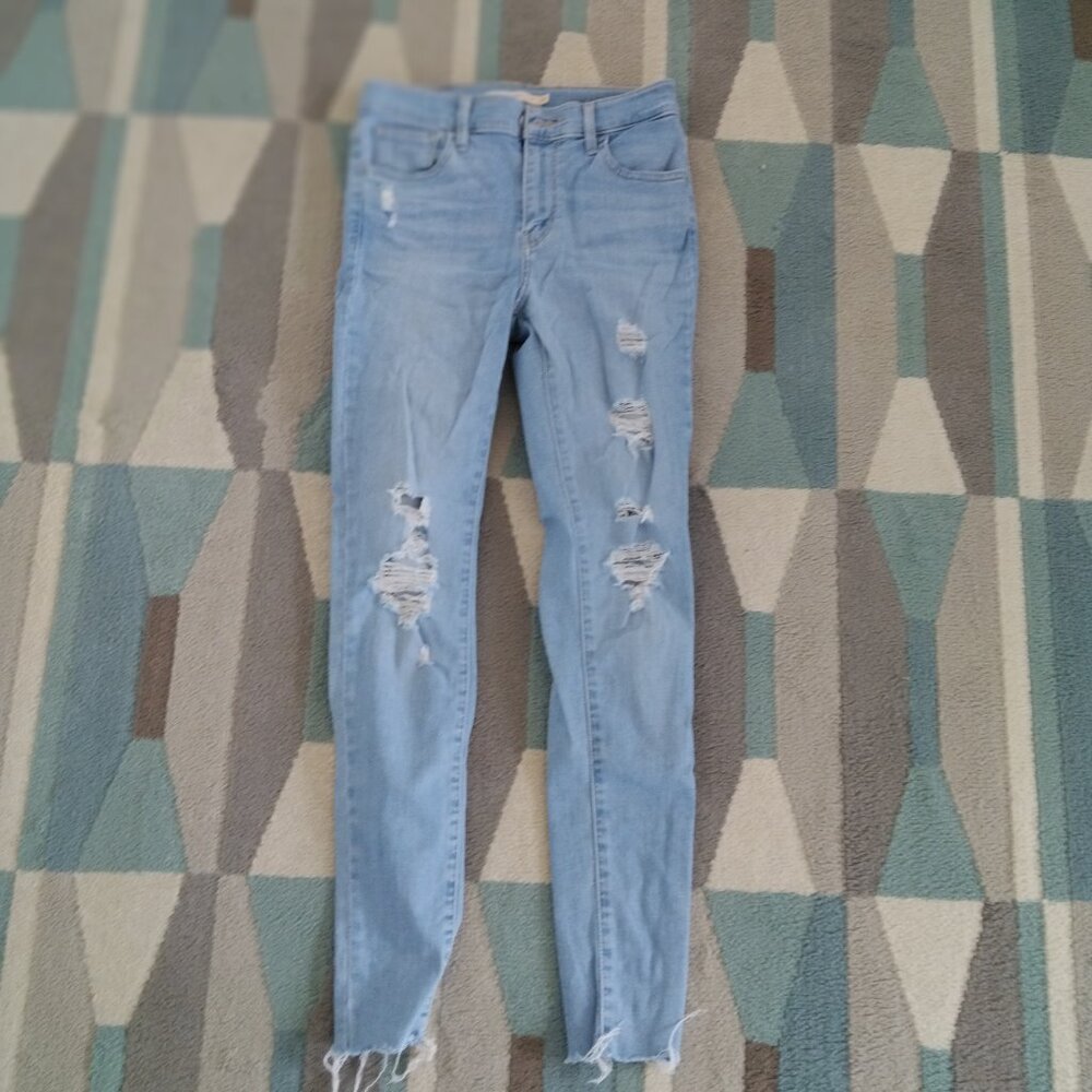 Levi's distressed skinny jeans